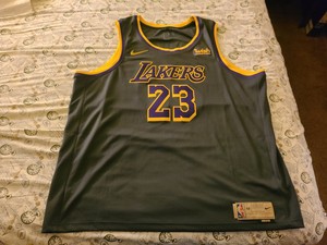black lebron jersey