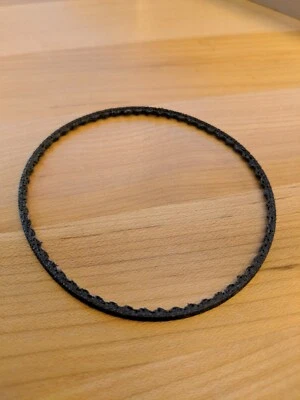 Replacement fan belt for Franklin Mint Chevrolet Corvette 283 V8 Engine Model - Image 1 of 4