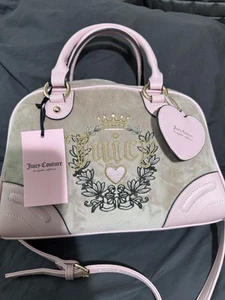 Neu mit Etikett Juicy Couture Heritage Bowlers Farbe Engel beige und rosa Tik Tok viral  - Bild 1 von 7