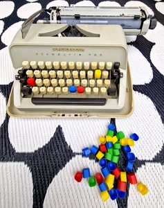 Retro ' Typewriter Colour Coded Keytops ' Plastic Letter Cover Guides Learning * - Picture 1 of 3