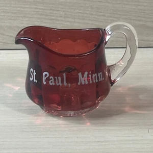 Jarra pequeña antigua de recuerdo de vidrio rojo rubí St. Paul Minnesota - Imagen 1 de 7