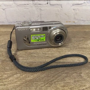 Sony Digital Camera Cybershot DSC-P10 5.0MP - No Charging Cable - Picture 1 of 7