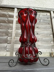 Jarrón vintage de vidrio tipo Murano enjaulado/encarcelado soplado rojo rubí patas - Imagen 1 de 16