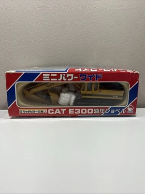 CAT E300 Excavator 1/48 Shinsei Caterpillar Bad Box G14 - Image 1 of 4
