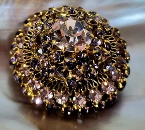 Vintage 1950s Gold Tone Brooch With Purple Crystals – Crown Setting – 3cm - Bild 1 von 5