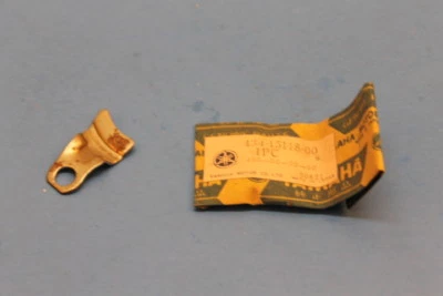 NOS YAMAHA DT250 IT250 DT400 IT400 MX250 SOPORTE SELLO MANIVELA PIEZA # 434-15118-00-00 Foto 1 de 4