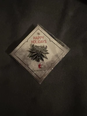 Prendedor esmaltado cabeza de lobo The Witcher 3 artículo promocional Wild Hunt 2016 Felices fiestas NUEVO Foto 1 de 2