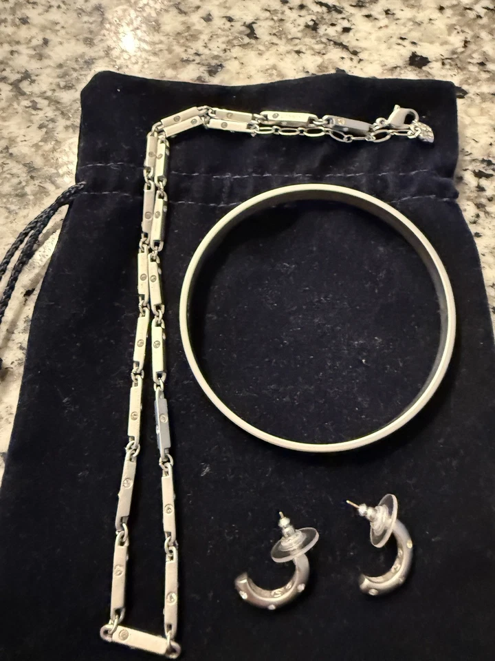 Juego de joyas Swarovski plata satinada cisne... Ver descripción  Foto 1 de 4