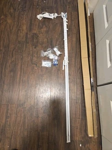Asta trasversale bianca resistente - cavo unidirezionale destro 48"-84" - Foto 1 di 6