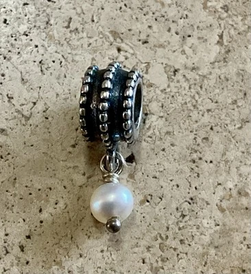 Dije de cuentas colgantes de perlas biseladas de plata de ley Pandora #790132P RETIRADO 925 ALE Foto 1 de 3