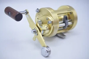 Shimano Calcutta 700 4.7:1 Gear Levelwind Baitcasting Reel Japan Very Good - Picture 1 of 13