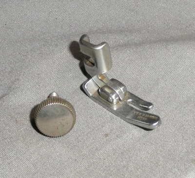 Máquina de coser vintage Singer 201 221 puntada recta prensatelas pie tornillo 45321 Foto 1 de 4