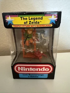 Nintendo Legend Of Zelda Trophy Figure Link Boomerangs Gohma HASBRO 1988 - Picture 1 of 7