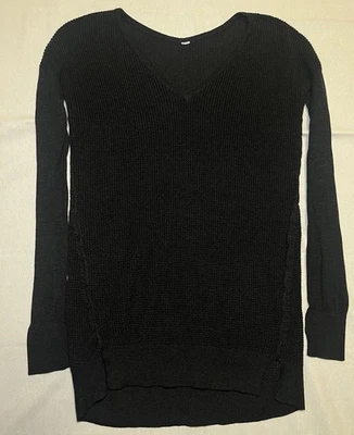 Lululemon | Negro | Cuello en V | Suéter tejido gofre | The Sweater Life | Pequeño Foto 1 de 4