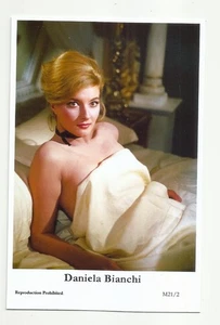 BX95) DANIELA BIANCHI SWIFTSURE PHOTO POSTCARD (M21/2) FILMSTAR PIN UP GLAMOR - Picture 1 of 1