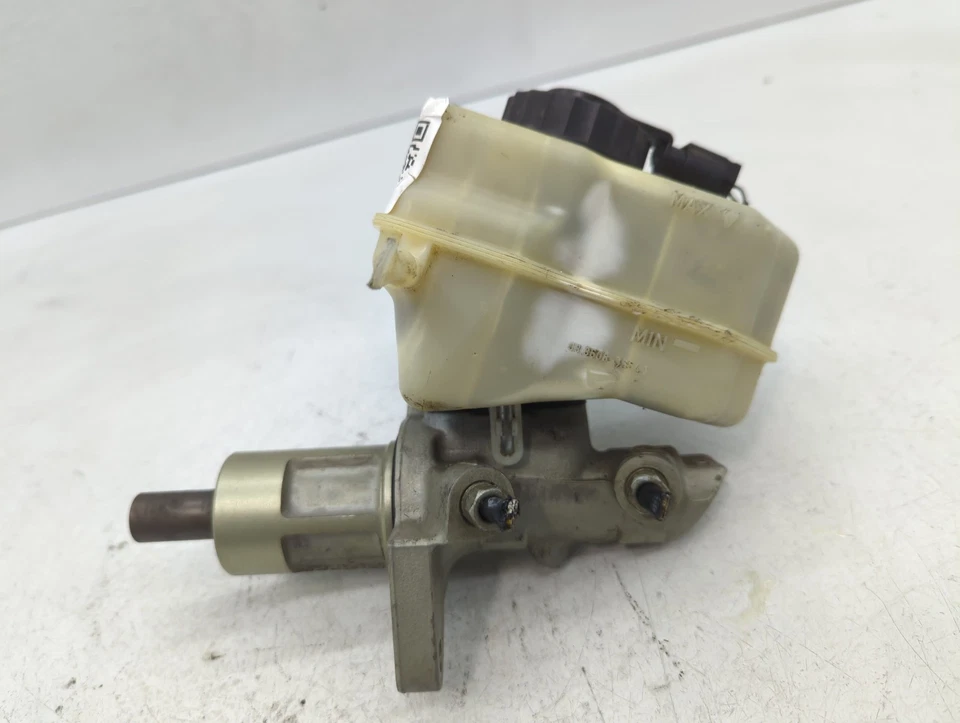 Cilindro maestro de freno BMW 330i 2006-2006 BN29J Foto 1 de 4