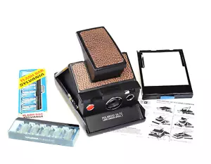 POLAROID SX-70 LAND CAMERA MODEL 2 (1975) - Foto 1 di 19