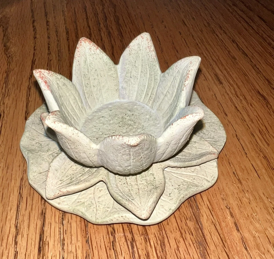 YANKEE CANDLE Lily Pad Dragonfly Votive or Tea Light Candle Holder 4 x 2 inch - Image 1 of 4