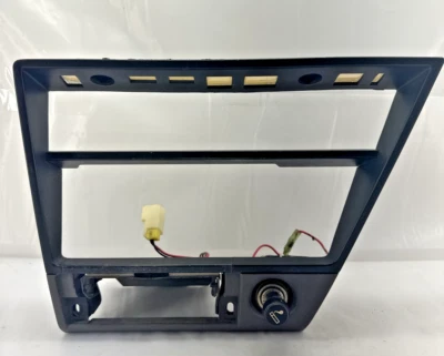 Nissan Z31 300ZX 1984-1989 tablero embellecedor central radio bisel con más claro marrón OEM Foto 1 de 4