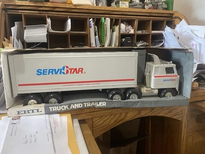 Semirremolque de juguete Ertl McLane Servistar Foto 1 de 3