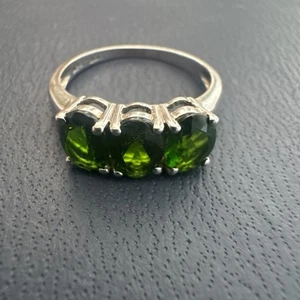 Gorgeous TGGC Real Peridot Stones Trilogy Ring 925 Silver Size 8  - Picture 1 of 5