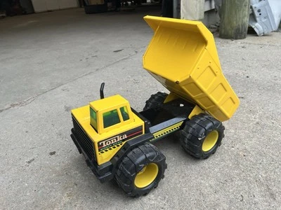 1994-1995 Tonka Mighty Diesel Dump Truck Deep Well Tires - Image 1 of 4