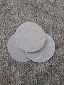 Norton A275OP 31524 Non Vacuum NorGrip Sanding Disc 3 in P320 Grit (50 ct) - Foto 1 di 3