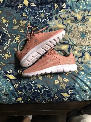 Women’s champion shoes size 7 1/2 - Image 1 of 4