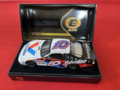 Action Elite Johnny Benson #10 Valvoline 2002 Grand Prix 1:24 Scale #506 of 600 - Image 1 of 4