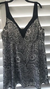 Ladies CATHERINE Black & White 1-piece Swimsuit w Skirt, size 22W  - Picture 1 of 1