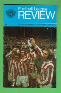 #D432.  EARLY 1970s  FOOTBALL / SOCCER LEAGUE REVIEW - DIV. 2 PORTSMOUTH PINUP  - Picture 1 of 2