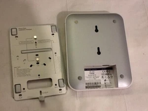 Cisco Meraki MR18 Dual-radio 2x2 MIMO Access Point with wall bracket - Picture 1 of 7