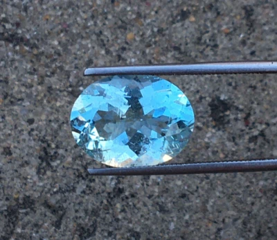 Genuine natural  aquamarine oval cut gemstone good blue color 4.40 carat - Image 1 of 4