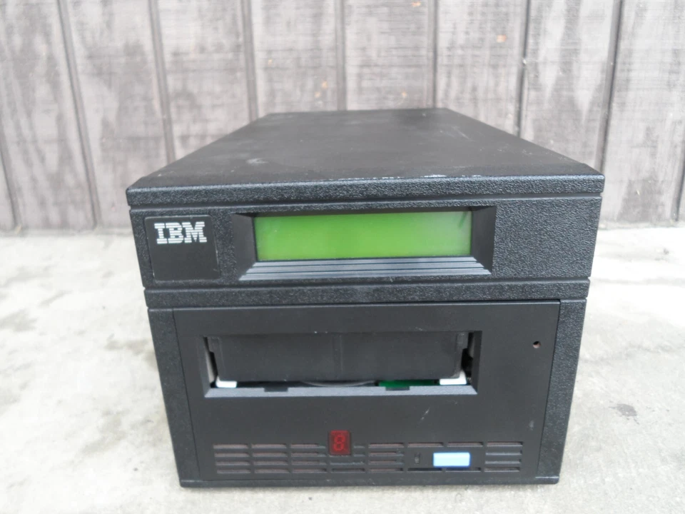 IBM 3580-H11 3580H11 19P3949 Ultrium LTO1 19P3948 SCSI HVD External Tape Drive - Image 1 of 4