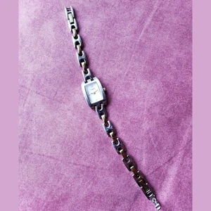 Orologio Timex Donna Argento Oro Maglia Bicolore Bracciale L4 Leggermente Usato W1 - Foto 1 di 23