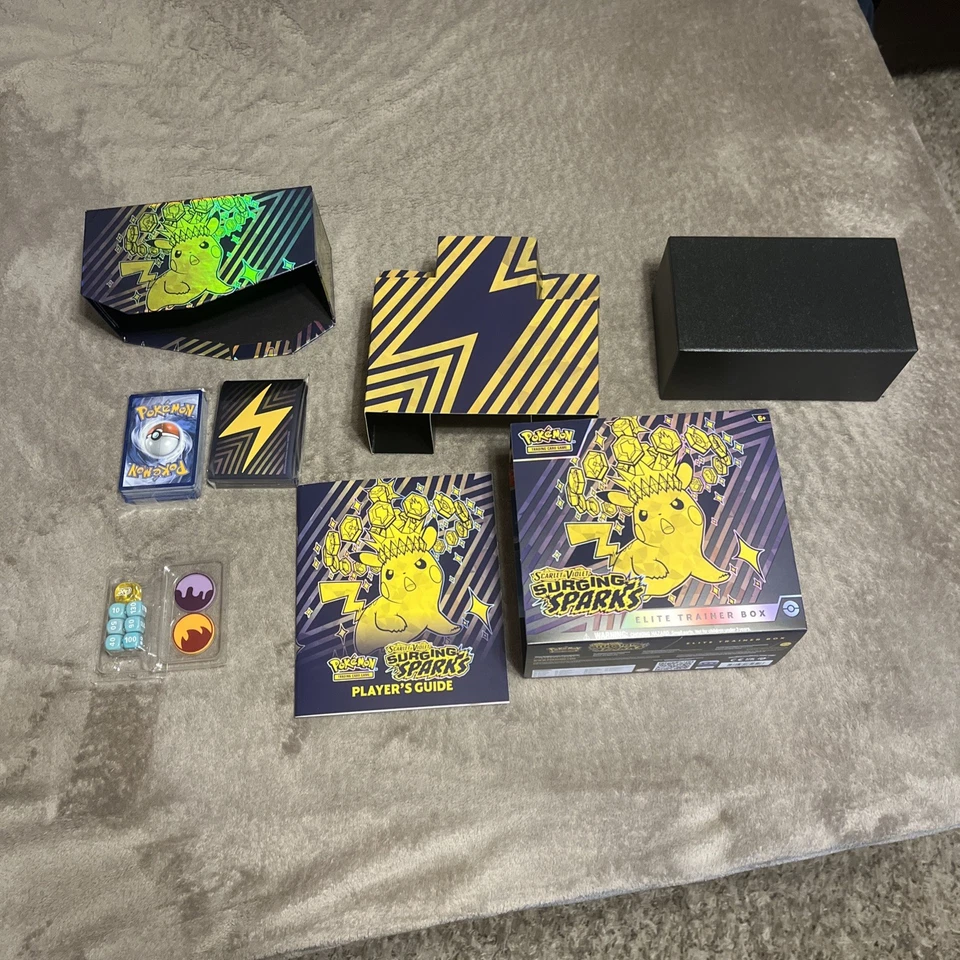 Surging Sparks ETB vacío sin paquetes, tarjetas de energía, dados, monedas, guía, fundas Foto 1 de 1