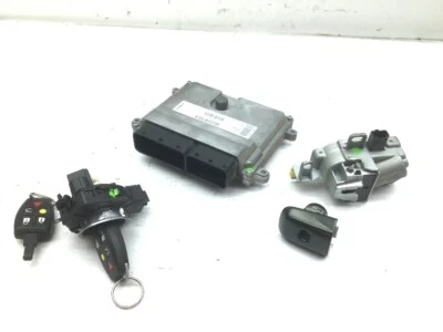 VOLVO V50 545 Steuergerät Motor 30743102 Motorsteuergerät ECU 2.4 140PS Benzin - Immagine 1 di 4