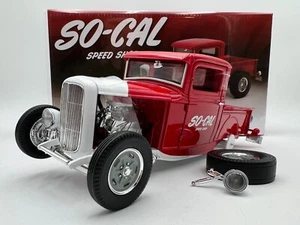 ACME - 1:18 model - 1932 Ford Hot Rod Pickup - SO CAL - A1804107 - Picture 1 of 23