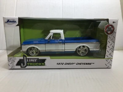 Camioneta pickup Chevy Cheyenne 1972 Jada Just Trucks 1:24 azul/blanco fundido a presión #31 Foto 1 de 4