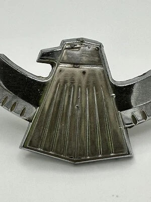 Panel de lente de luz trasera Ford Thunderbird 1972-73 emblema cromado Foto 1 de 4