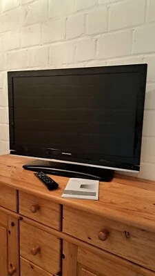 Grundig 32 VLE 6120 BF 80 cm (32") LCD-TV mit LED-Technik schwarz glänzend  - Bild 1 von 4