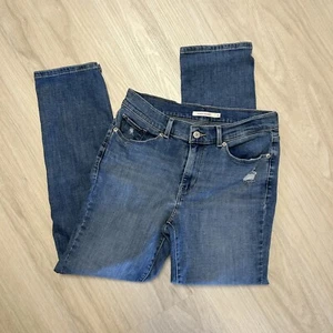 Levis Classic Straight Jeans Womens Size 6 Medium Wash Blue Distressed - Picture 1 of 9