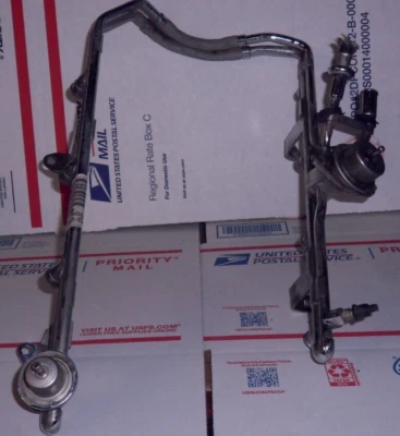 Lincoln Mark VIII LSC 1997 1998 4,6 DOHC 32v inyector de combustible colector de riel de suministro Foto 1 de 4