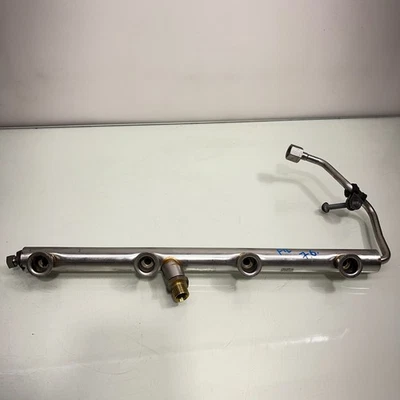 Audi A8 Quattro 2011-2012 4,2 L lado izquierdo DR distribución de combustible/carril 079133315AR Foto 1 de 4