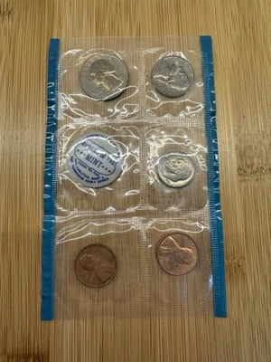 1969 United Stated Uncirculated Coin Set Bureau Of The Mint Philly 7212 - Image 1 of 4