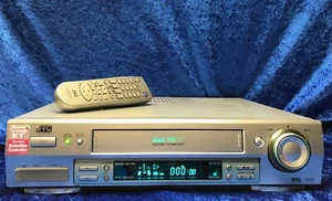 Magnétoscope VHS / S-VHS JVC HR-S7722EU PAL / NTSC - Garanti 1AN - Foto 1 di 4