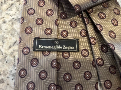 Ermenegildo Zegna Men's 100% Silk Tie - Brown Medallion - Made in Italy (read) - Image 1 of 4