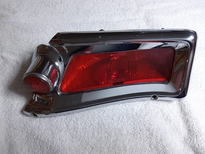 Luz trasera izquierda Dodge Dart Phoenix 1961 Mopar nuevo de stock  Foto 1 de 4