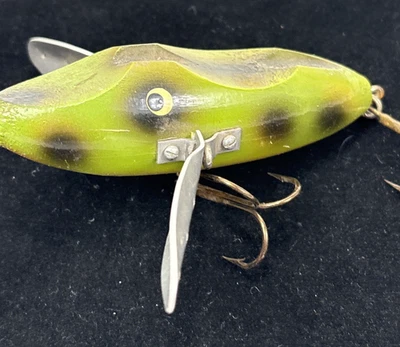 Señuelo de pesca vintage estilo LeBoeuf madera rana enredadera Foto 1 de 4