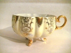 RARE RIBBED ROYAL HALSEY TEA CUP LM YELLOW IRIDESCENT LUSTREWAR GOLD TRIM 3 FEET - Picture 1 of 17